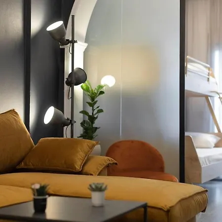 Ancient Agora Living Daire *